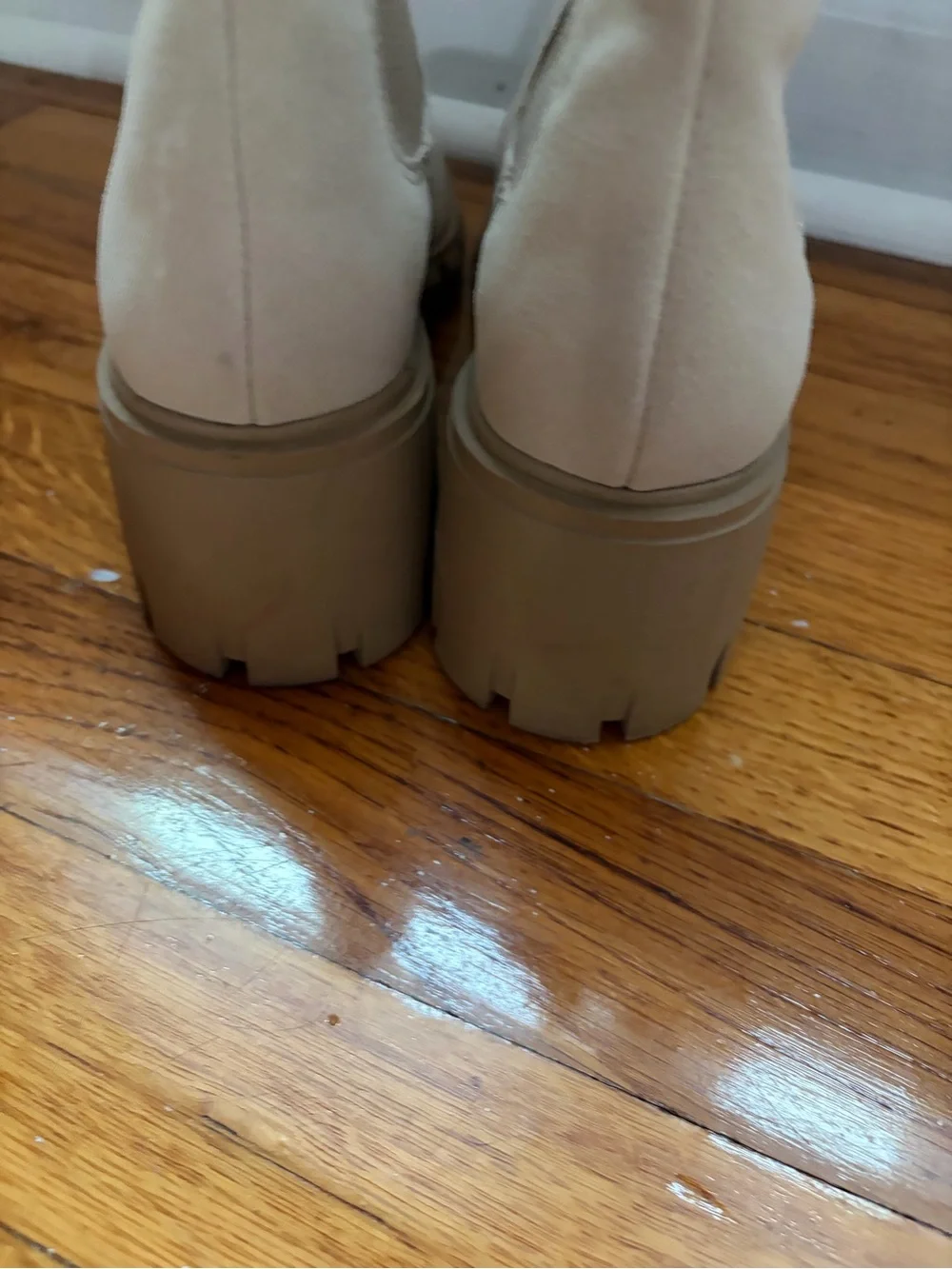 Women’s Steve Madden Cream Ribbed Chelsea Ankle Boots (6.5)